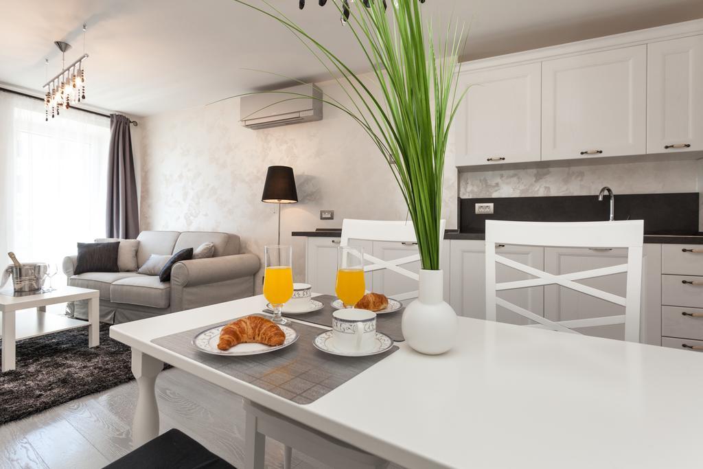 Royal Apartments Rovinj Buitenkant foto