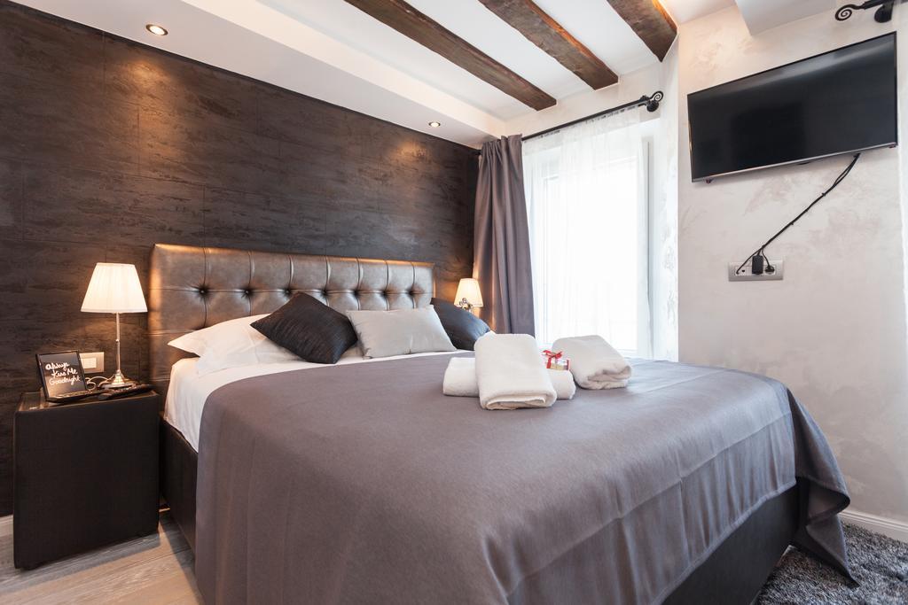 Royal Apartments Rovinj Buitenkant foto