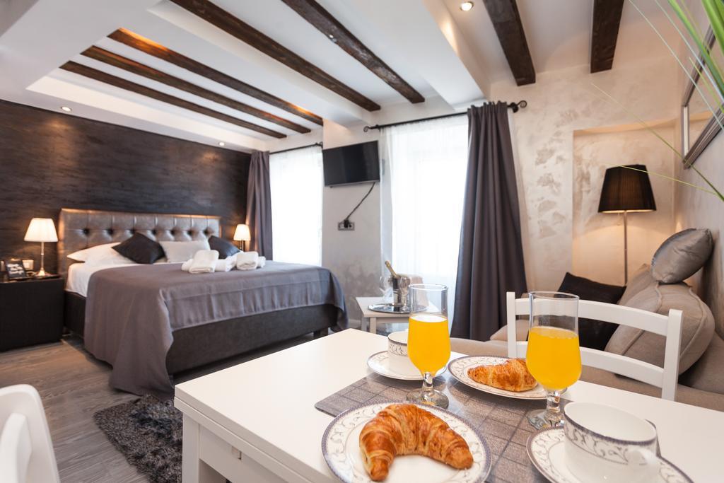 Royal Apartments Rovinj Buitenkant foto