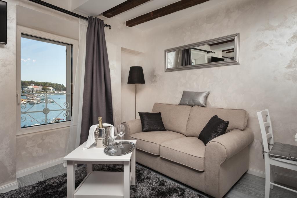 Royal Apartments Rovinj Buitenkant foto